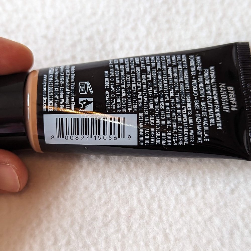 🌷4/$20 Mahogany BTGRF16 Born To Glow Naturally Radiant Foundation NYX - Picture 7 of 7